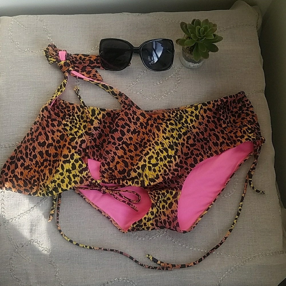 Victoria's Secret Leopard Bikini Set Size Large